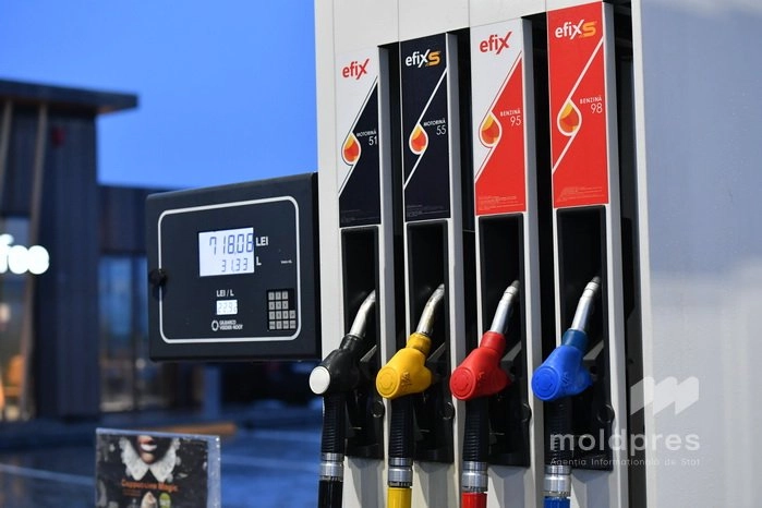 Peste 2200 de tone de carburanți, importate miercuri în Republica Moldova